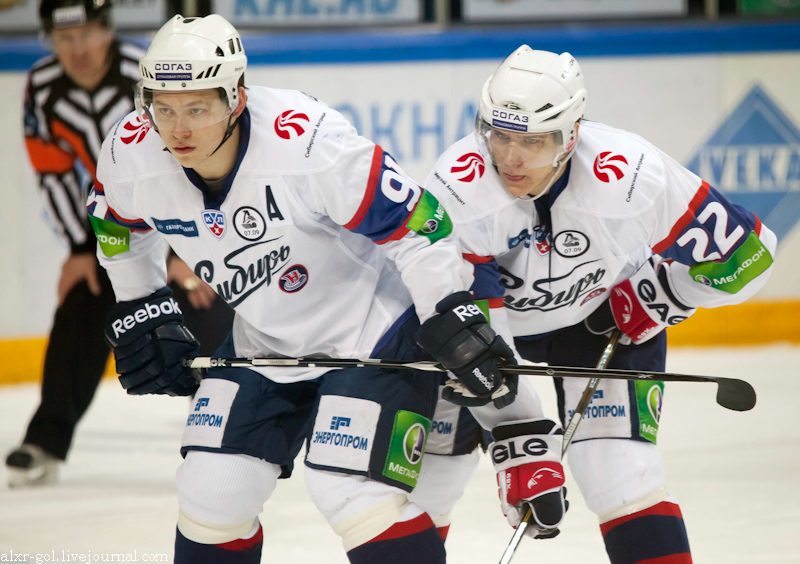 Nikita Zaitsev (left) is represented by NHL player agent Dan Milstein, who acts on behalf of more than 75 percent of the NHL's Russian and Belarussian players. Milstein says his clients face harassment over Russia's invasion of Ukraine (Photo: Александр Головко / Wikimedia Commons)