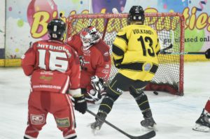 Vlads watches on as Richard Haggar's shot hits the net (PHOTO: Widnes Wild)