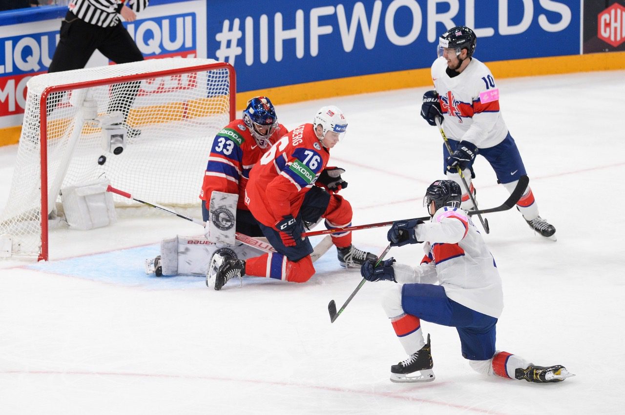Mark Richardson scores. Photo: Dean Woolley