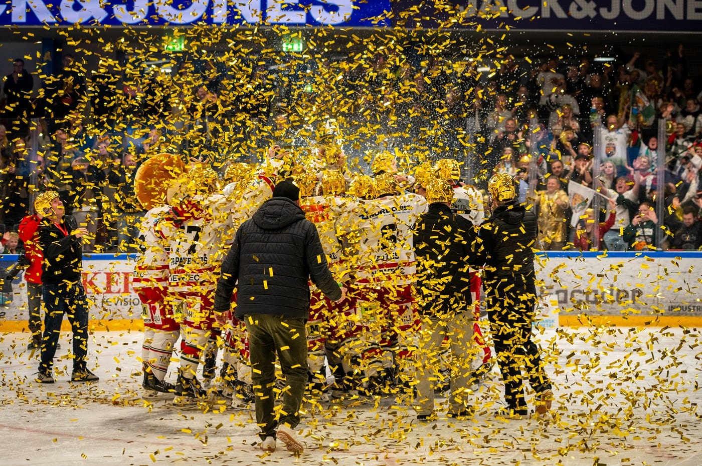 Paul Thompson's Metal Ligaen Playoff-winning Odense Bulldogs (Image: Odense Bulldogs)